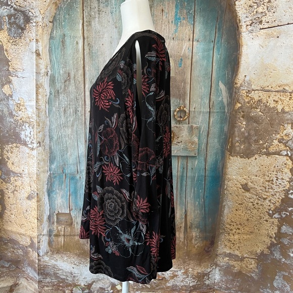 Maurices-Black Floral Print Split Sleeve Cage Top - Picture 3 of 9